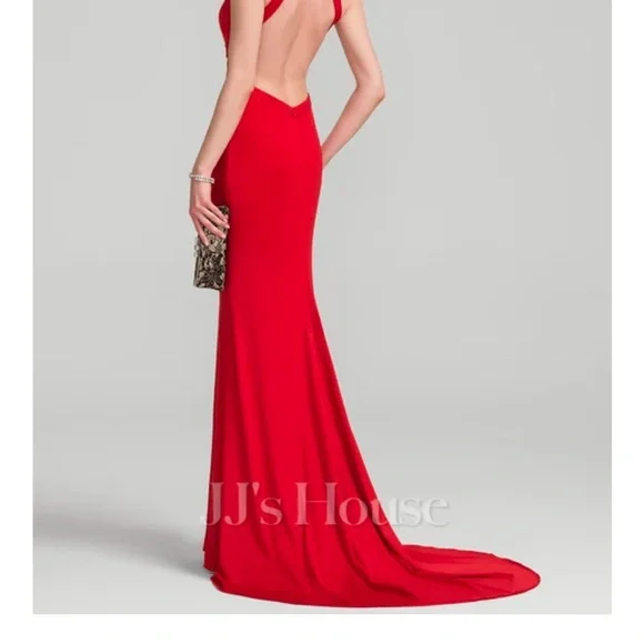 Elegant Green Backless Gown with Plunge Neckline for Cocktail - Picture 4 of 7